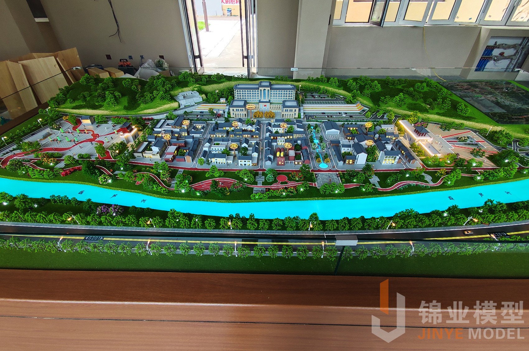 南梁長征國家文化公園正面照片