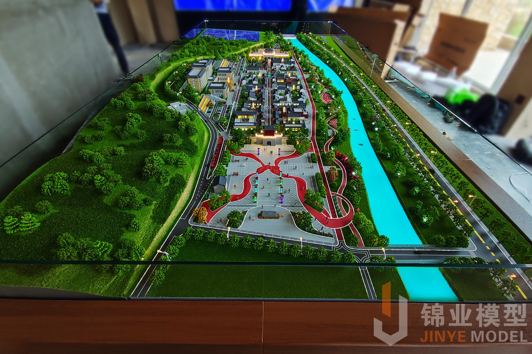 南梁長征國家文化公園沙盤側面照片